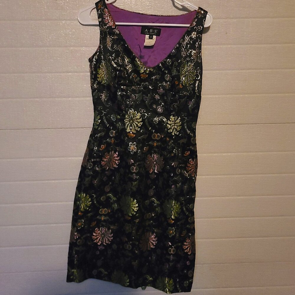 Vintage Brocade-Style Bodycon Dress